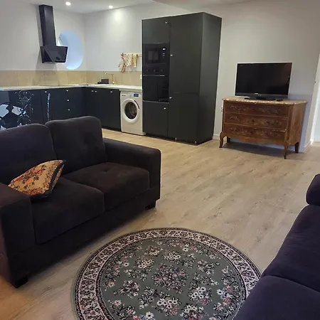 Paisible Dans Chateau Avec Jardin, Climatisation