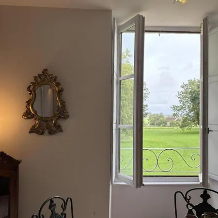 Paisible Dans Chateau Avec Jardin, Climatisation