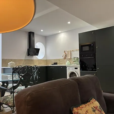 Apartment Paisible Dans Chateau Avec Jardin, Climatisation