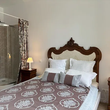 Paisible Dans Chateau Avec Jardin, Climatisation